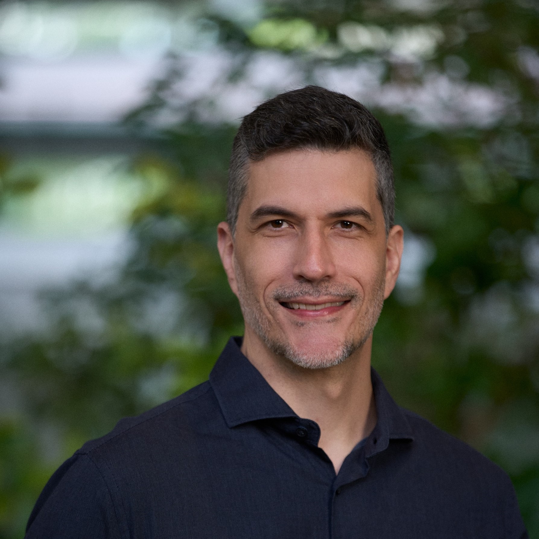 Daniel Sinenberg, Fundador
